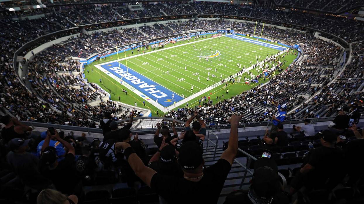 Pro football in Los Angeles, 10/4/21