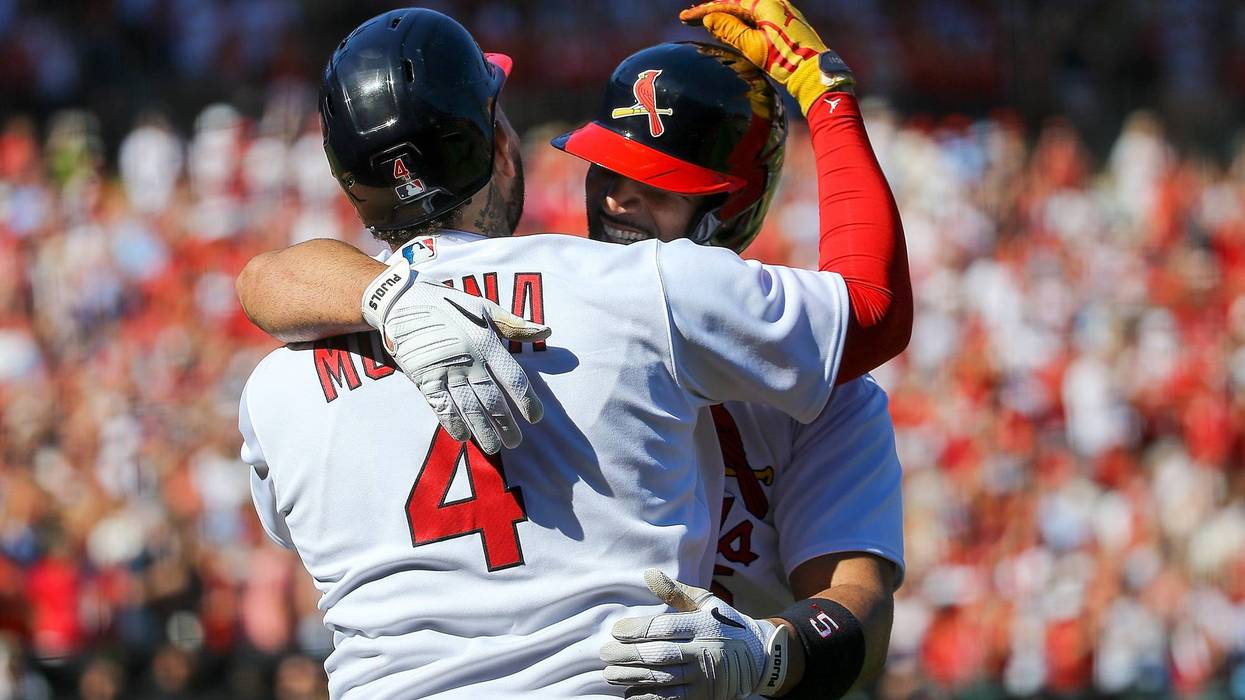 pujols and molina hugging