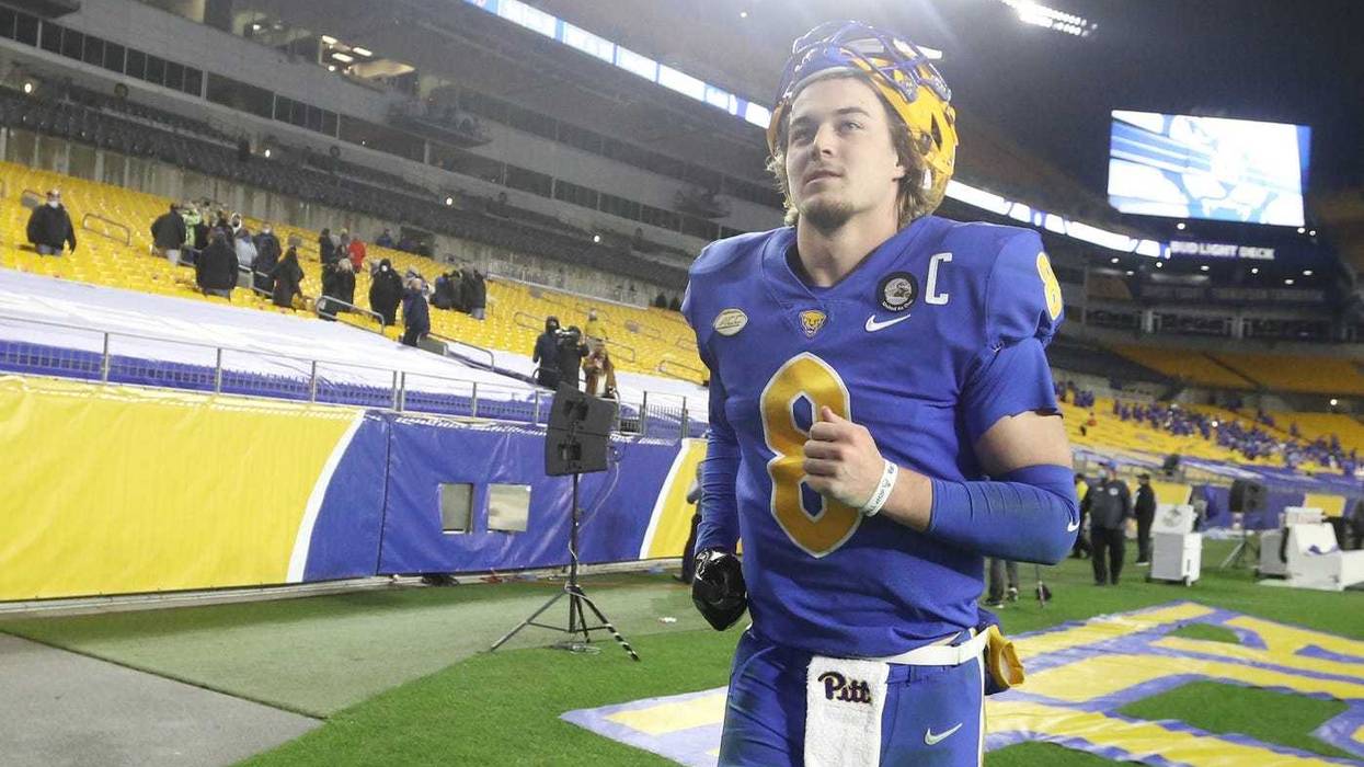 QB Kenny Pickett leaves the field