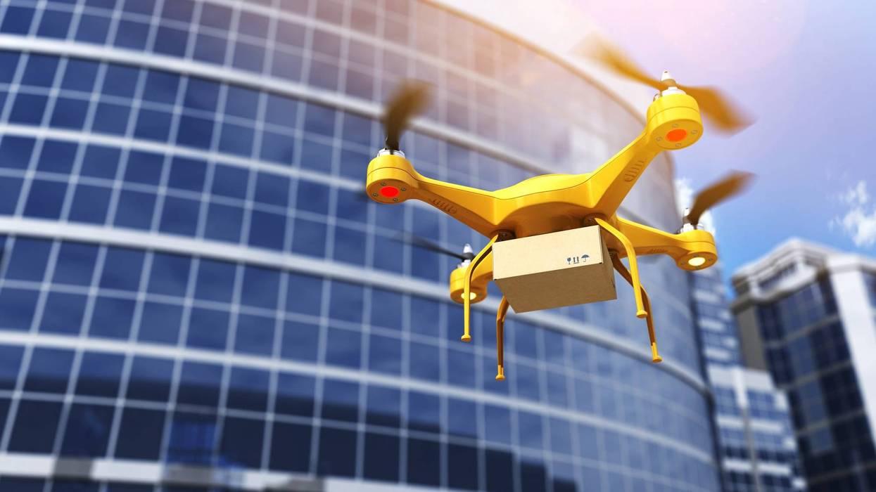 Quadrocopter carrying a parcel