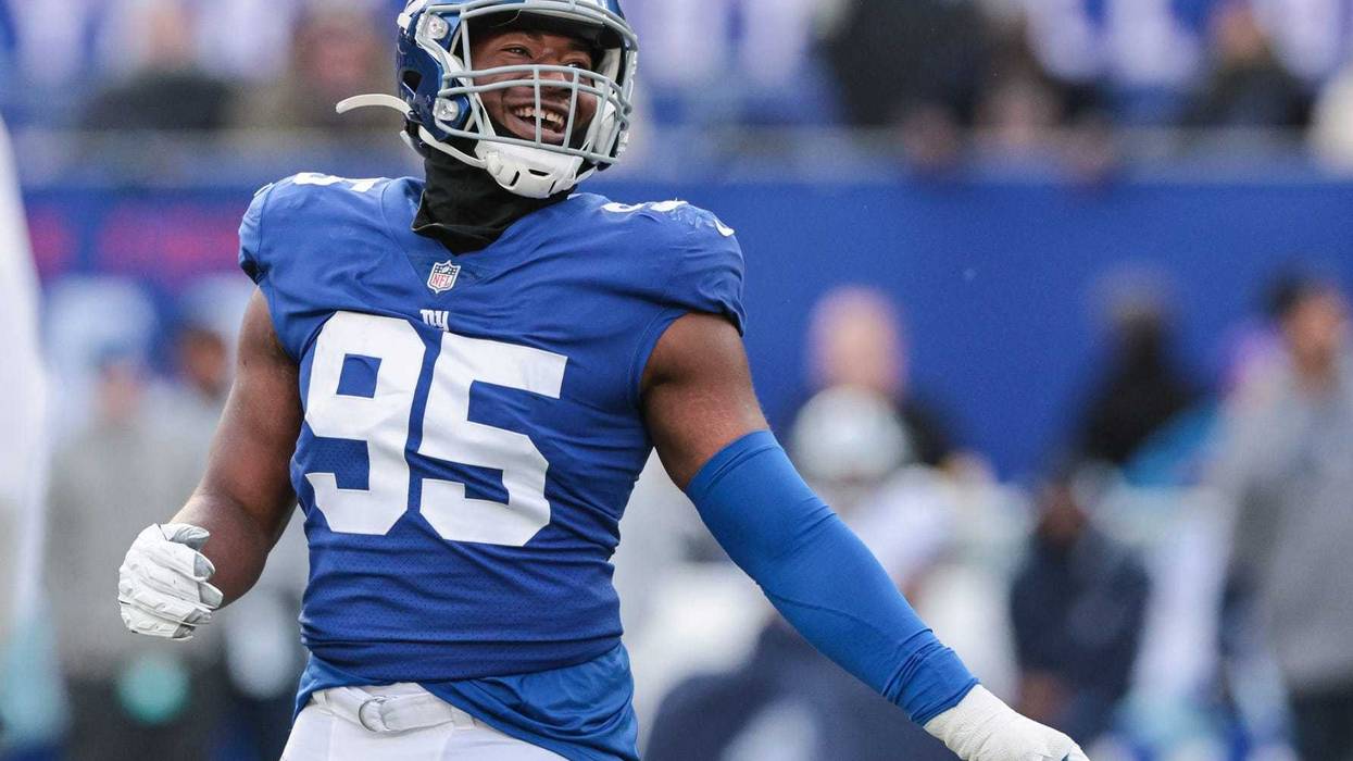 Quincy Roche with the Giants