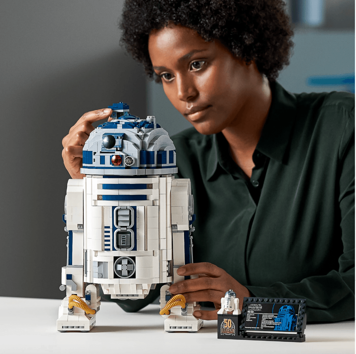 R2-D2 LEGO Figurine