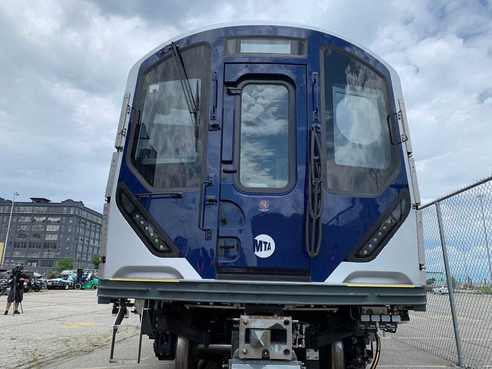 R211 train