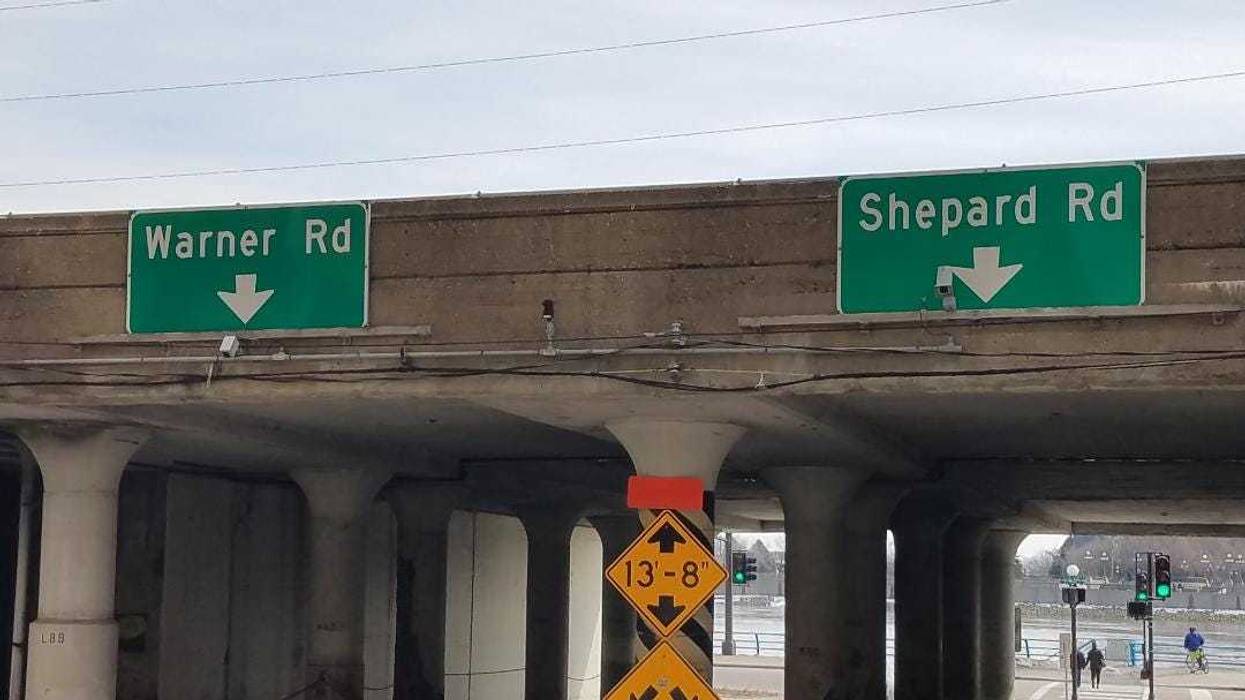 Rail overpass for Warner and Shepard