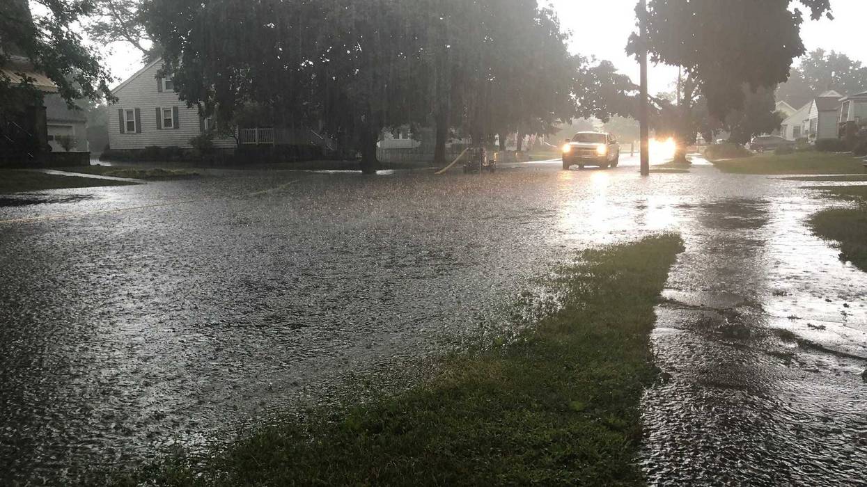 Rain floods streets in Medina