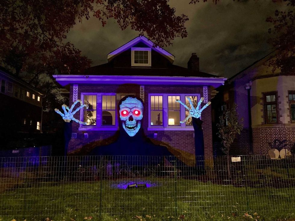 Ravenswood home creates handmade Halloween decorations