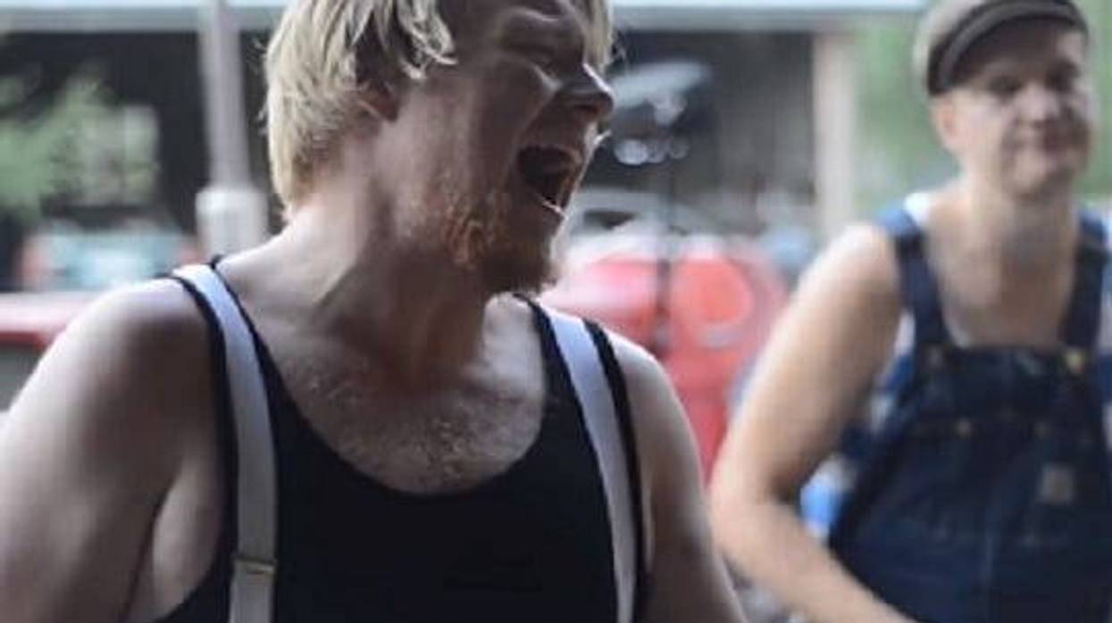 Redneck Version Of AC/DC's 'Thunderstruck'