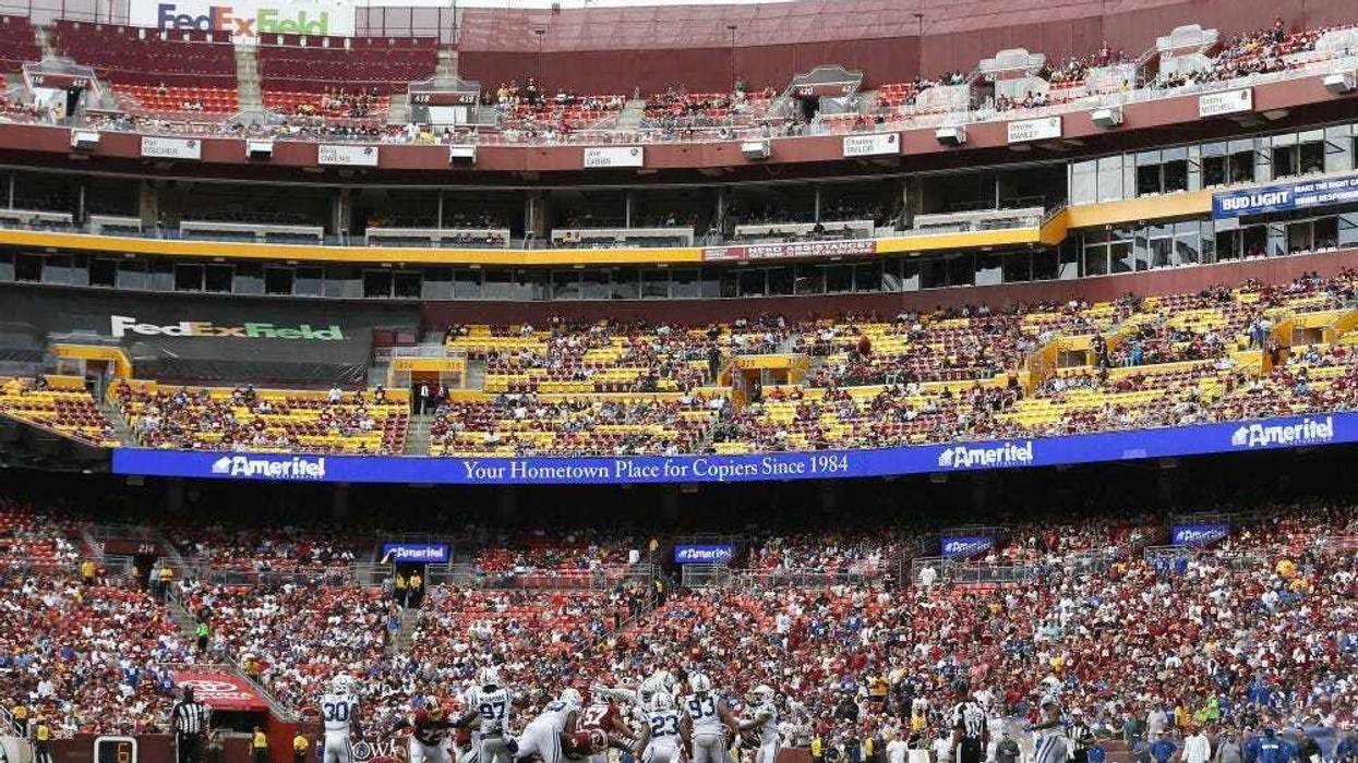 Redskins_Colts_Crowd