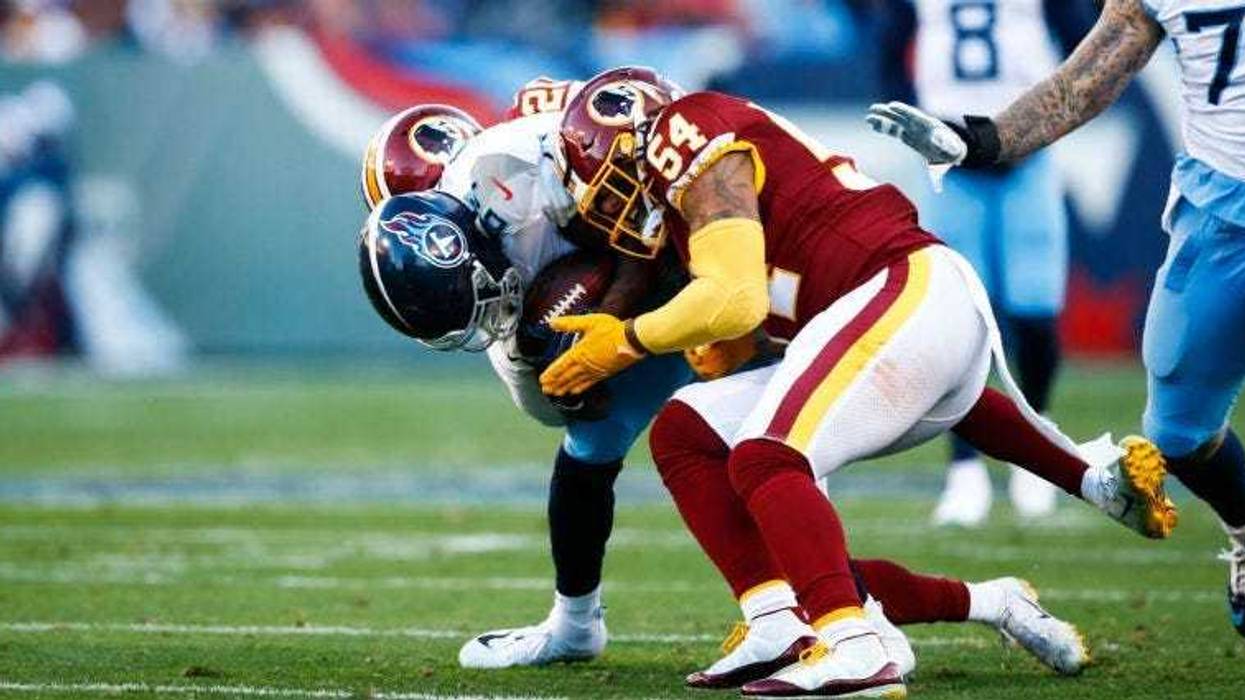 Redskins LB Mason Foster tackles Titans WR Corey Davis