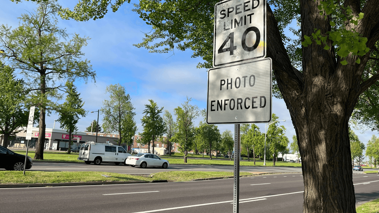 Reduced speed sign on Roosevelt Boulevard