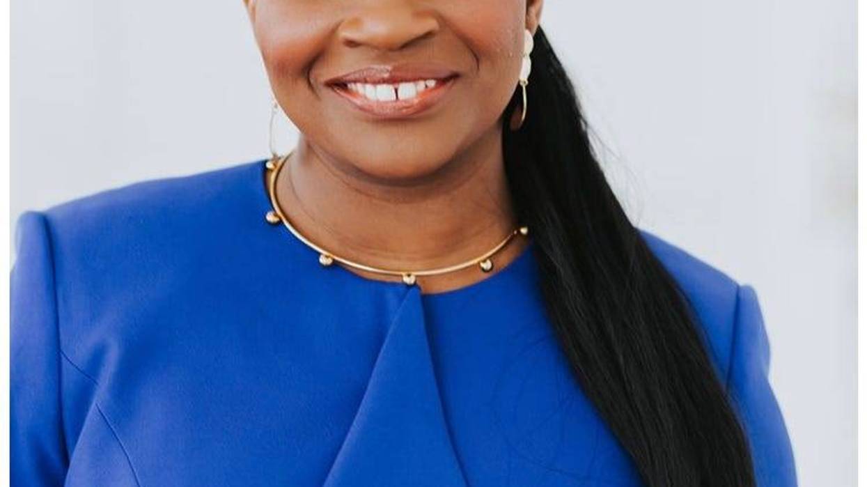 Registered Psychotherapist Debbie Opoku Explains How to Deal with Being Lonely on V-Day