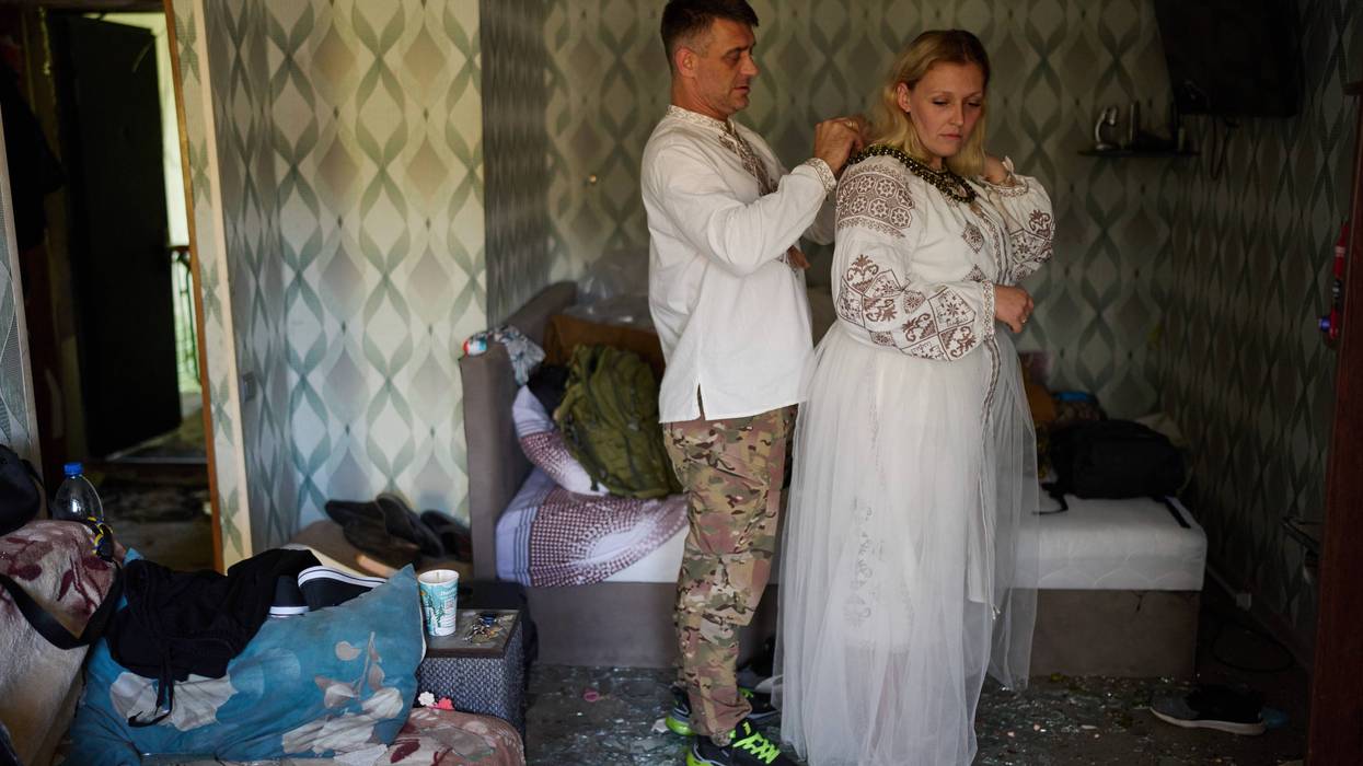 REP-GEN UCRANIA-GUERRA-BODA 6529