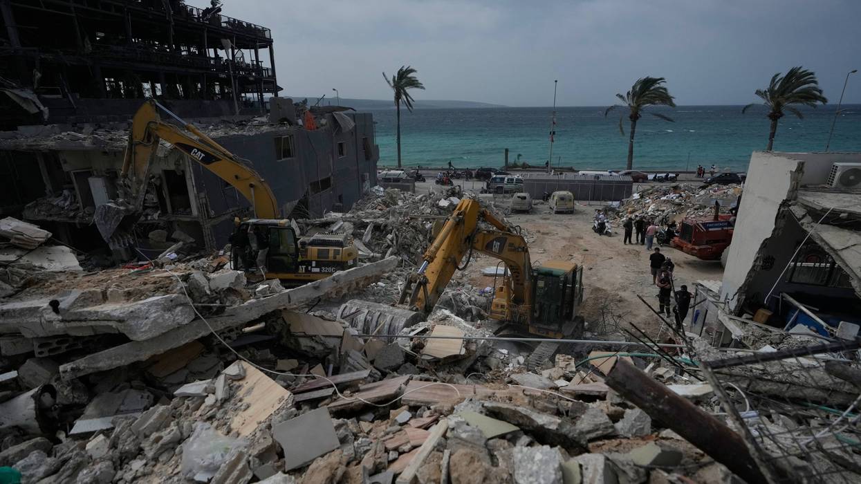 The Latest: President Trump and Iran’s foreign minister say the Strait of Hormuz is now fully open