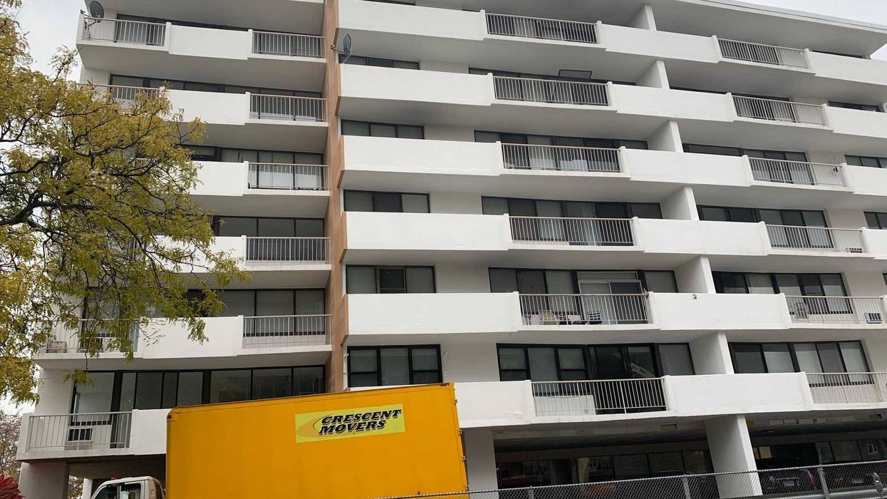 Residents scramble to evacuate Oak Park apartment building in ‘imminent danger of failure or collapse’