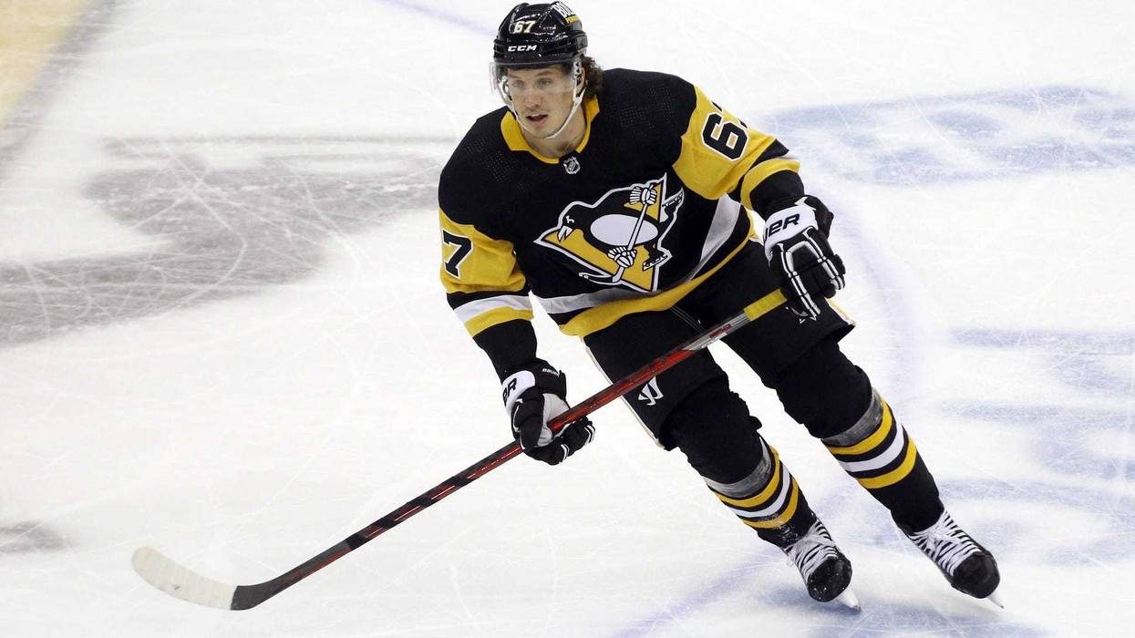 Rickard Rakell skating