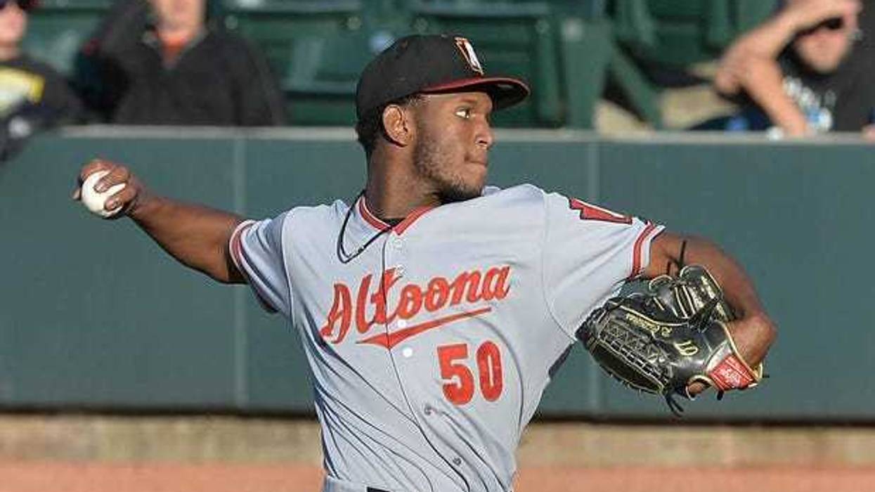Roansy Contreras pitching for Altoona