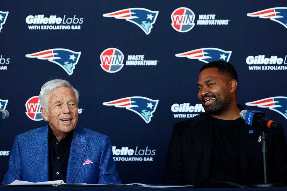 Robert Kraft and Jerod Mayo