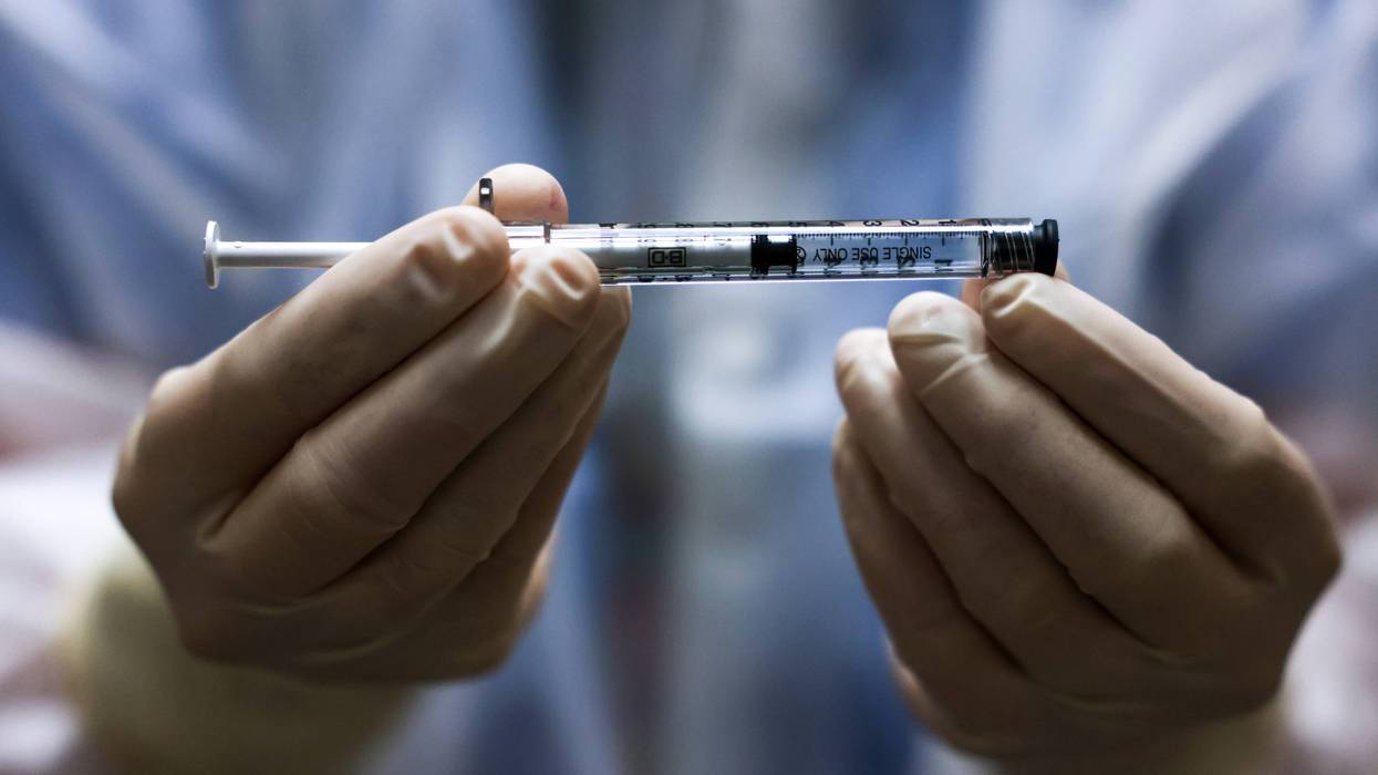 Robert Patillo and former American football linebacker Jamie Winborn speak on the issue of athletes refusing to get the mandated vaccination to continue playing in sports.