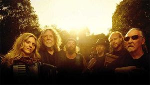 Robert Plant with Saving Grace and Suzi Dian