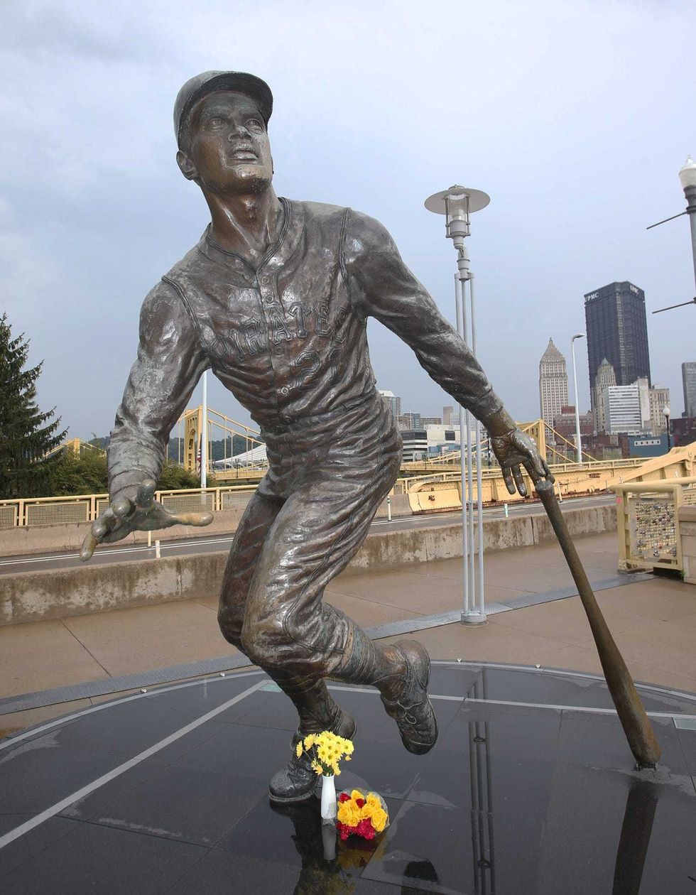 Roberto Clemente statue at PNC Park