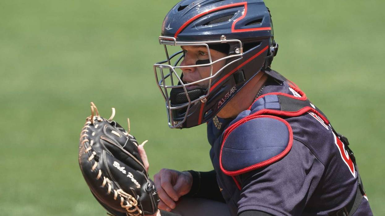 Roberto Perez catching