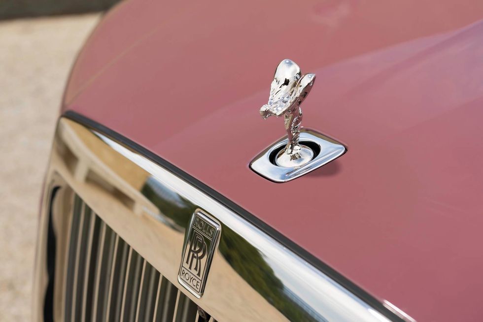 Rolls-Royce-Ghost-SeriesII-Spirit-of-ecstacy