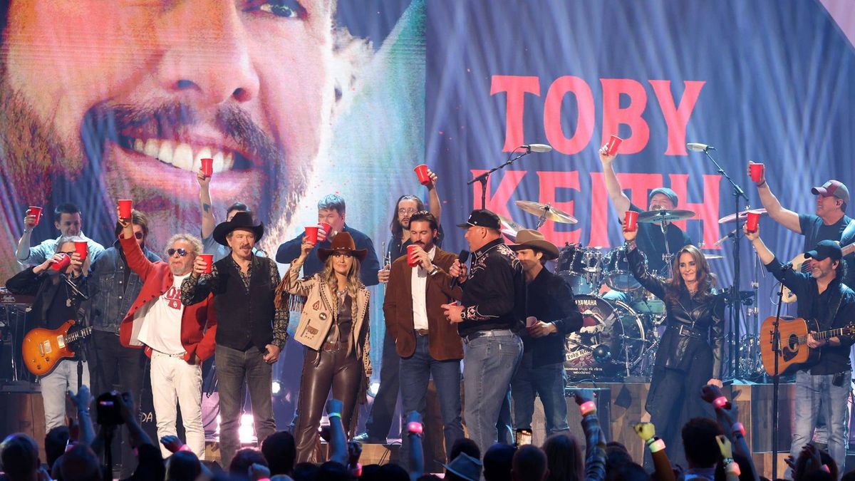 Ronnie Dunn, Sammy Hagar, Kix Brooks, Lainey Wilson, Riley Green, Roger Clemens, Lukas Nelson Mica Roberts and Toby Keith band members toast Toby Keith onstage during the 2024 CMT Music Award