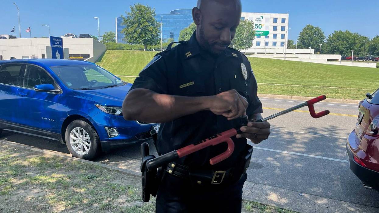 RPD Captain Anthony Jackson demonstrates a steering wheel lock