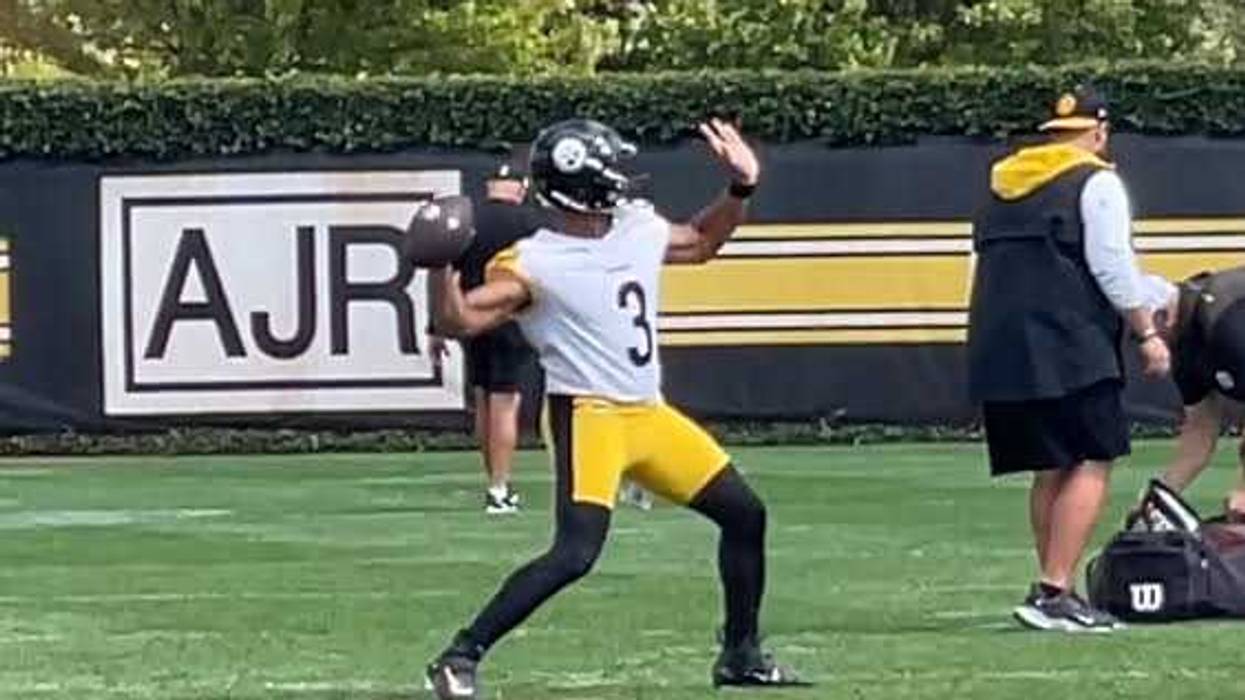 Russell Wilson throwing