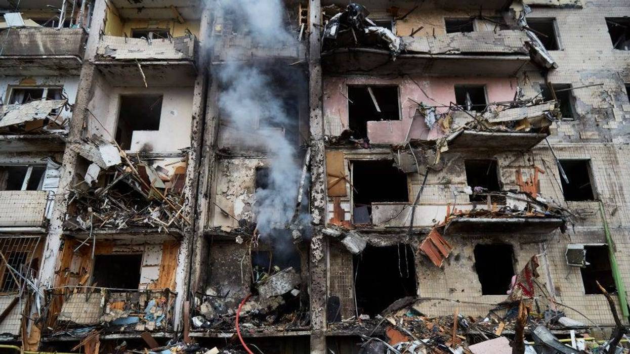 Russia pressing invasion of Ukraine, Kyiv under fire