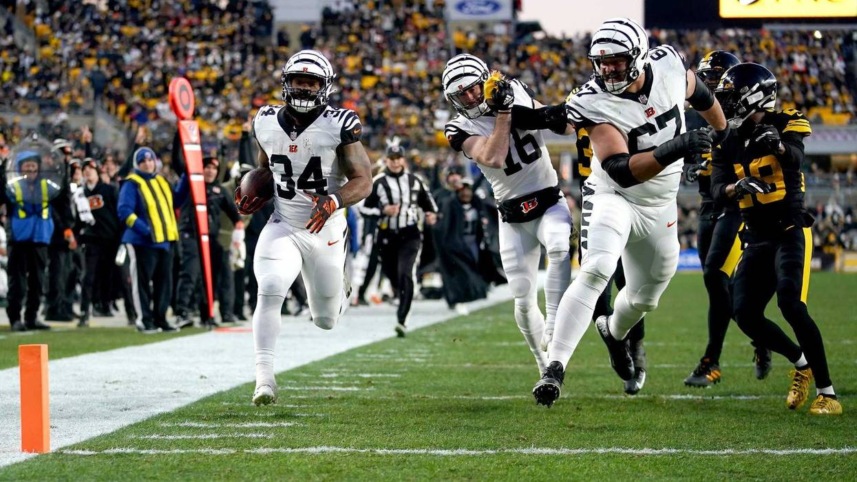 Samaje Perine scores vs the Steelers
