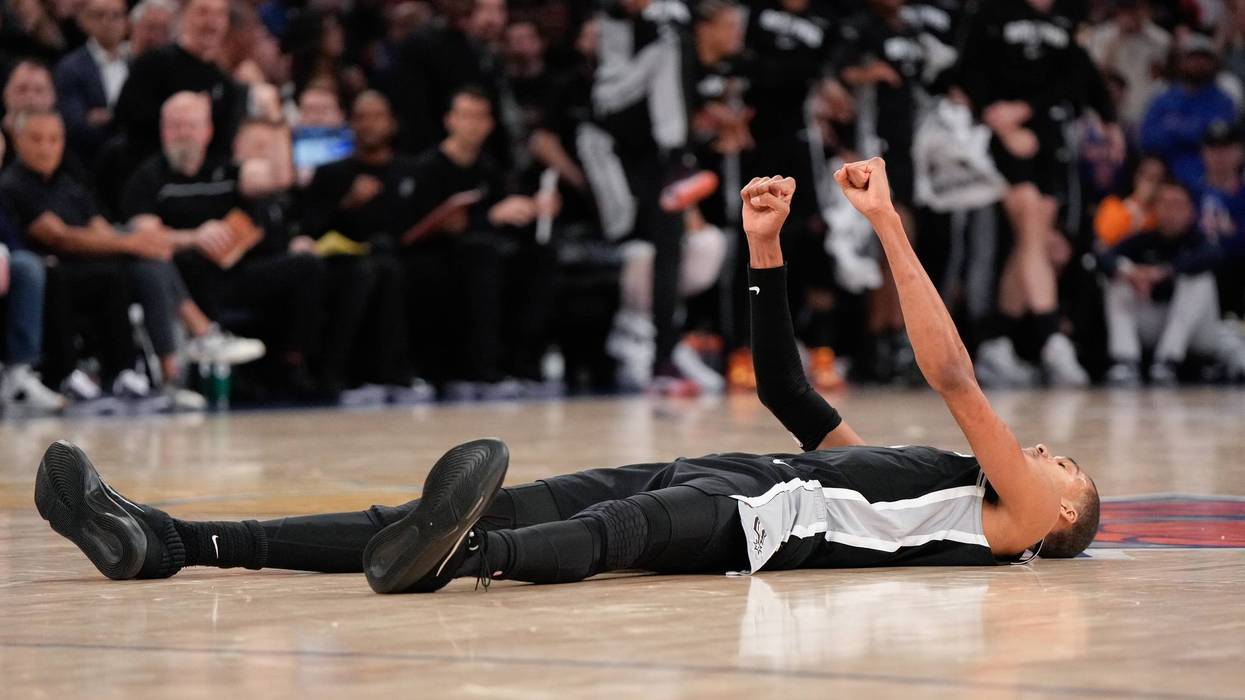 Victor Wembanyama carries Spurs to 115-111 win that cuts Knicks' NBA Finals lead to 2-1