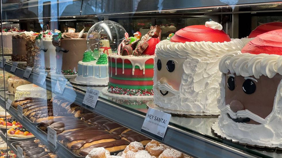 Santa cakes at Oakmont Bakery