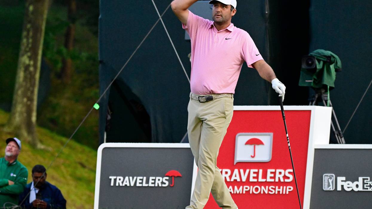 Scheffler makes clutch putt to force Monday playoff against Hovland in Travelers Championship