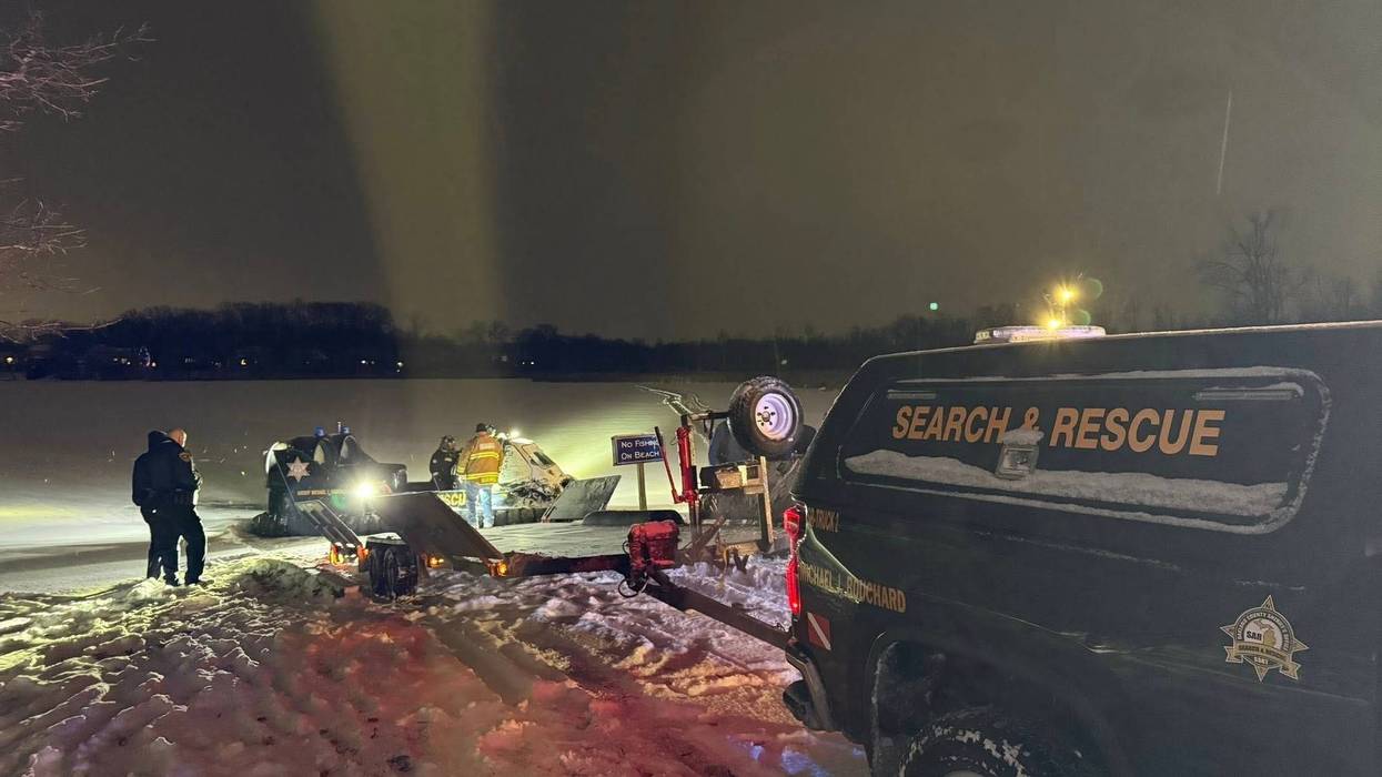 Search and Rescue Team on Pleasant Lake