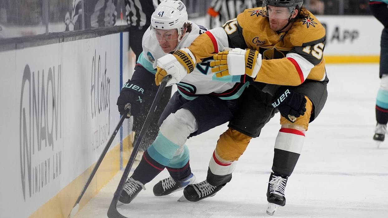 Golden Knights win the Pacific Division title, beating the Kraken 4-1