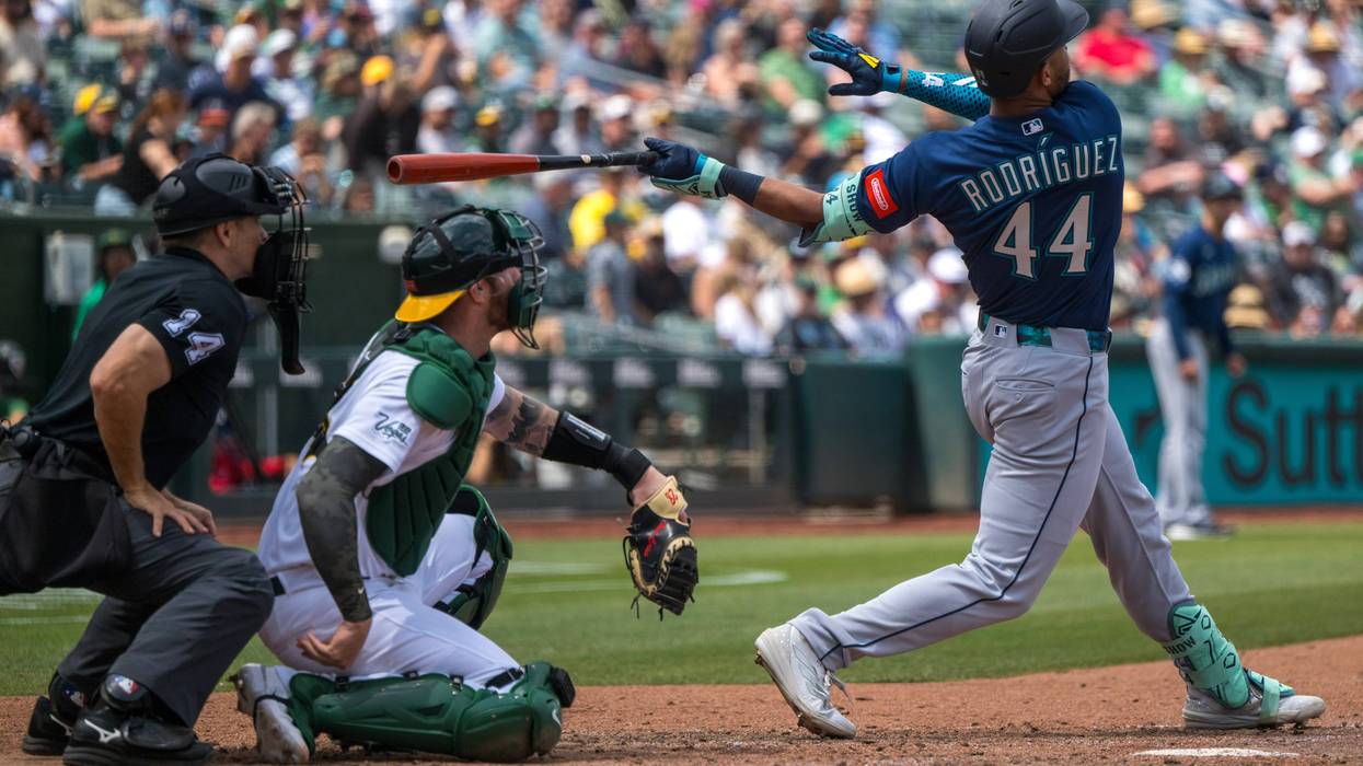 Refsnyder, Rodríguez hit 3-run HRs as Mariners top Athletics 9-1, move into 1st place in AL West