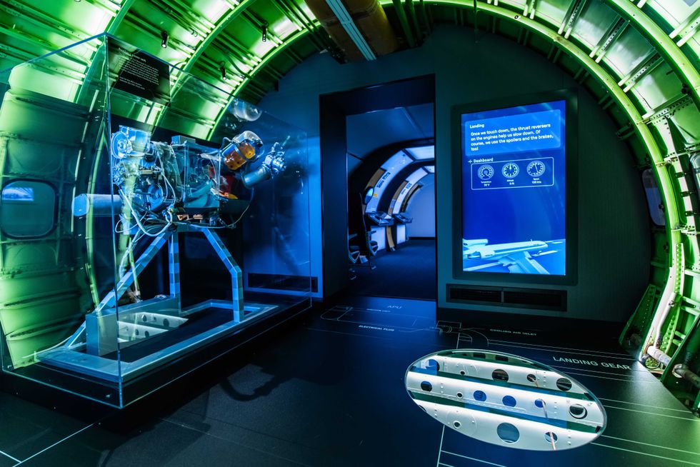 See the interior systems that make the 727 fly.