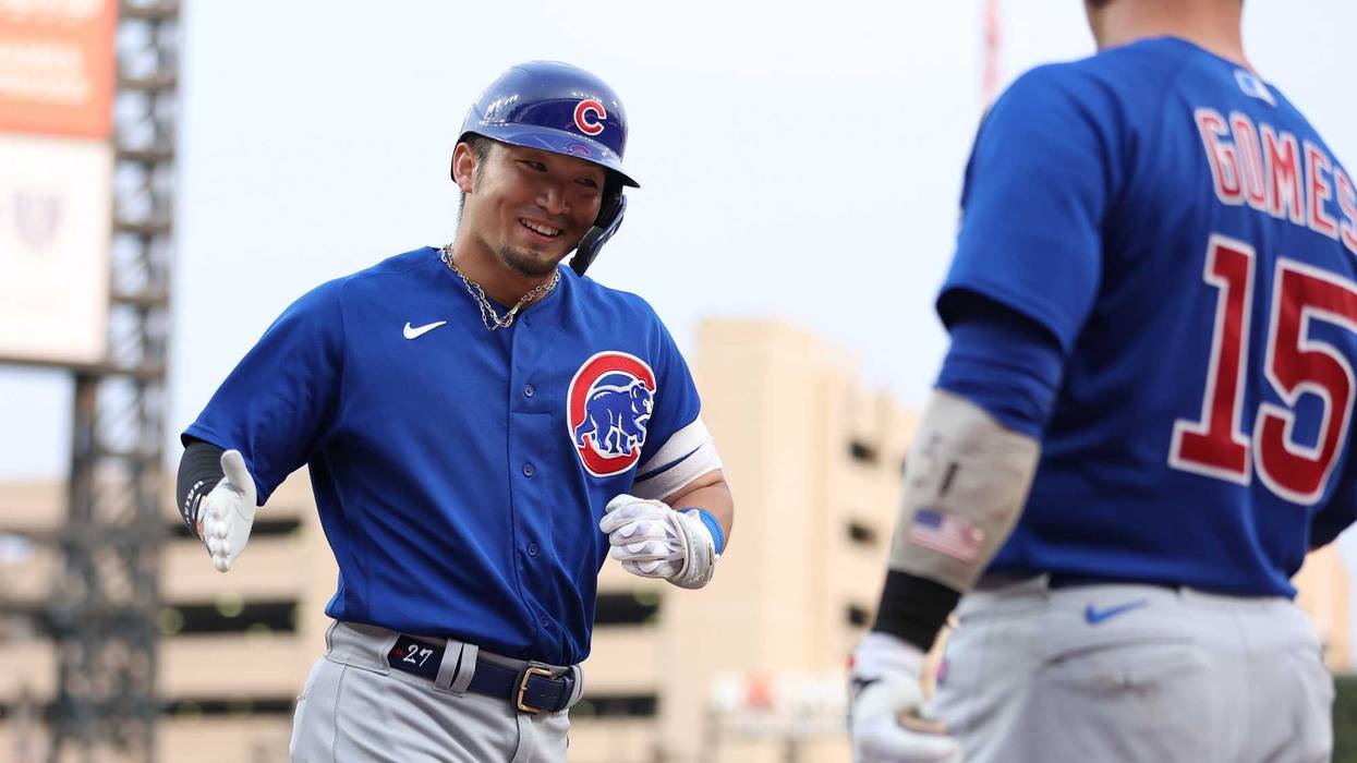 Seiya Suzuki rounds the bases