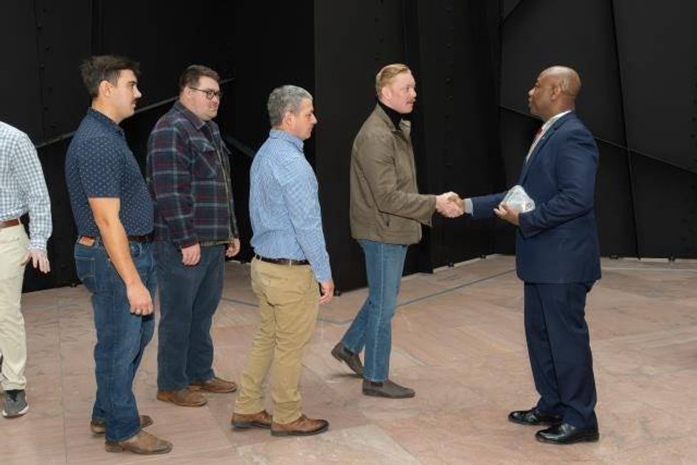 Senator Scott thanks SC National Guard Members