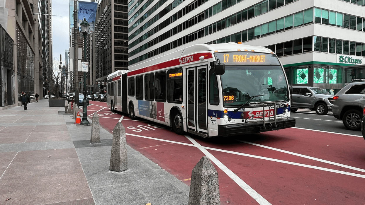 SEPTA route 17 bus in Center City
