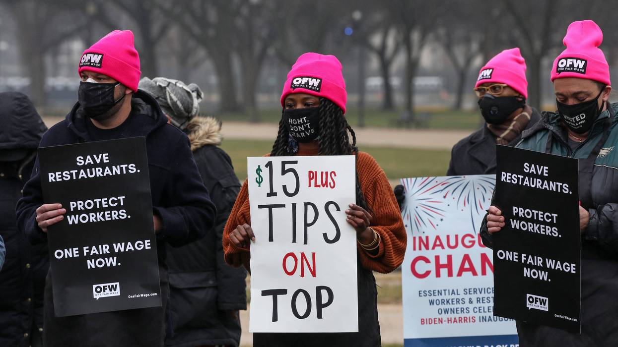 Service workers demand $15 minimum wage