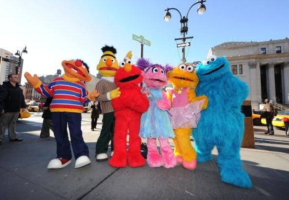 ‘Sesame Street’ introduces family with 2 gay dads in new episode during Pride Month