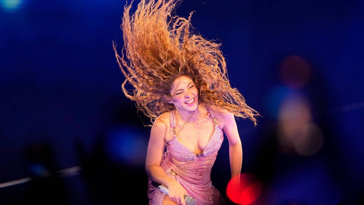 SHAKIRA-GIRA