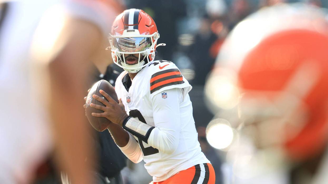 Shedeur Sanders #12 of the Cleveland Browns warms up prior to the game against the Cincinnati Bengals at Paycor Stadium on January 04, 2026 in Cincinnati, Ohio.