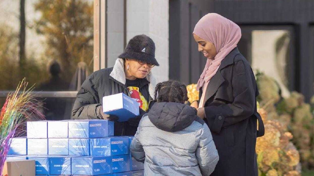 Sheletta Brundidge (Left), Minnesota's “Autism Mom”, hosts seventh lock giveaway since June in memory of Eden Prairie boy.