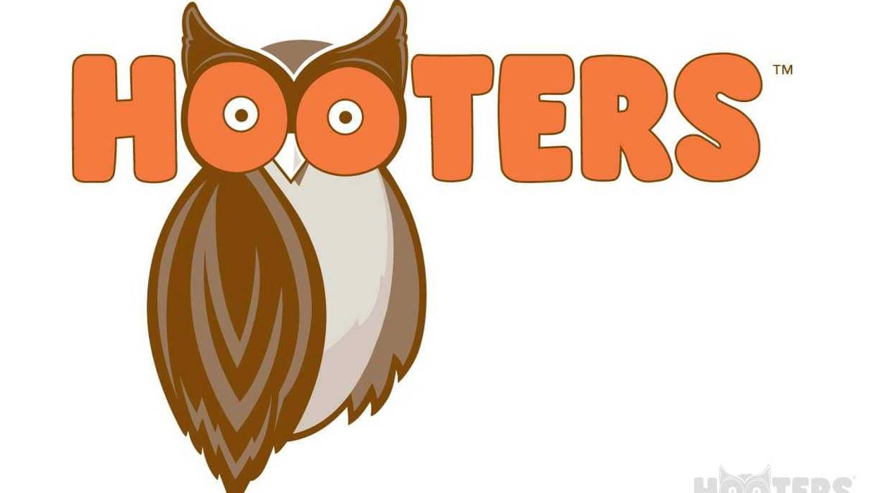Shots fired at Hooters in Lansing, no one hurt