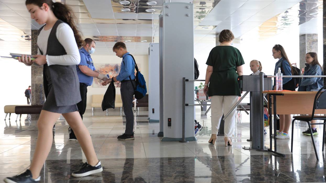 Should all middle and high schools have metal detectors?