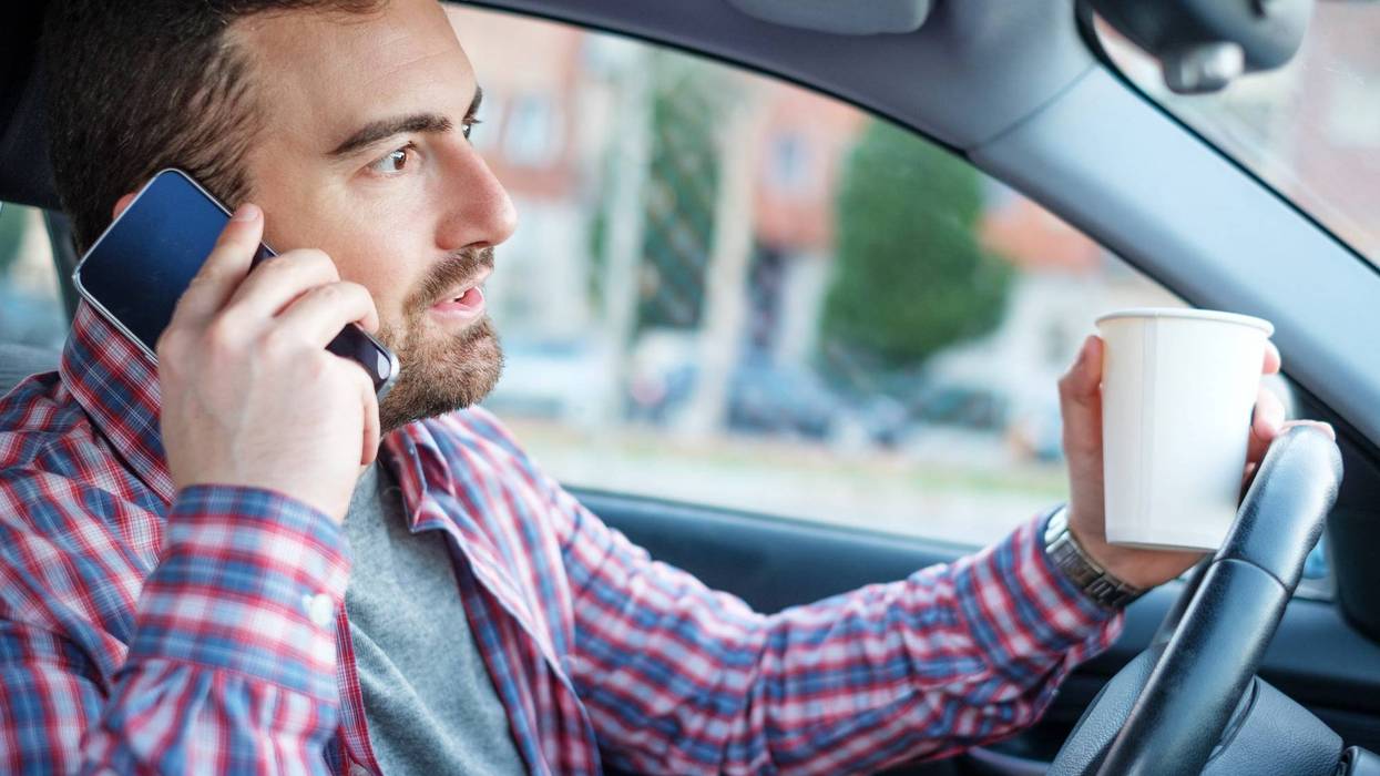 Should Louisiana drivers be required to put phones down?