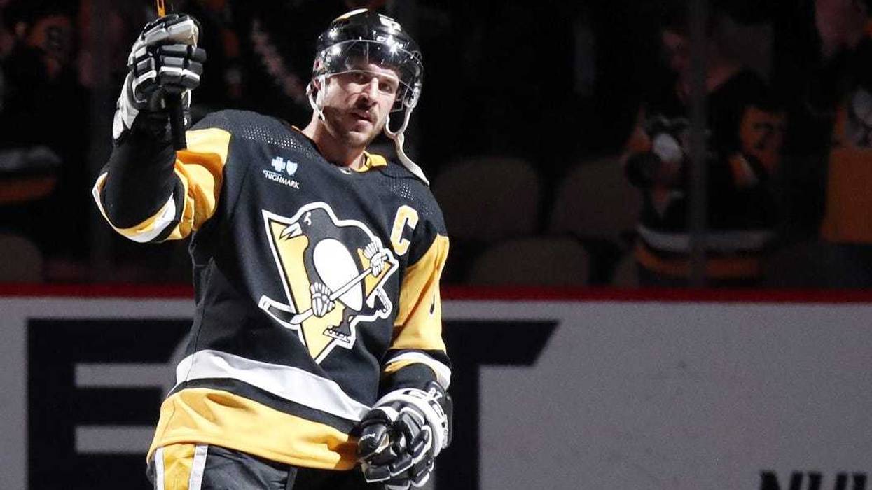 Sidney Crosby raising stick